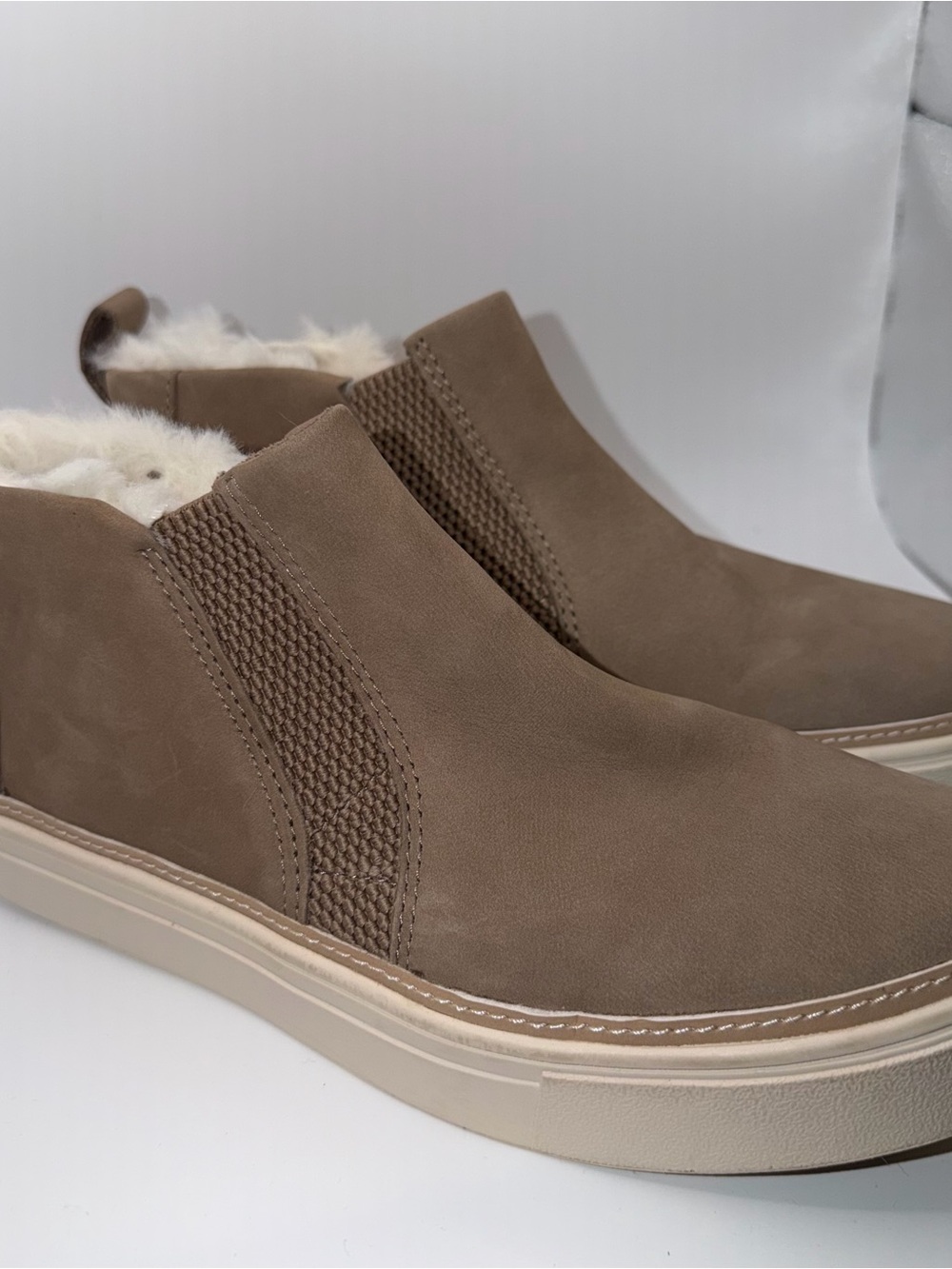 Toms women's Taupe Slip-On Fur-Lined Loafers -Size 7 - Picture 4 of 10